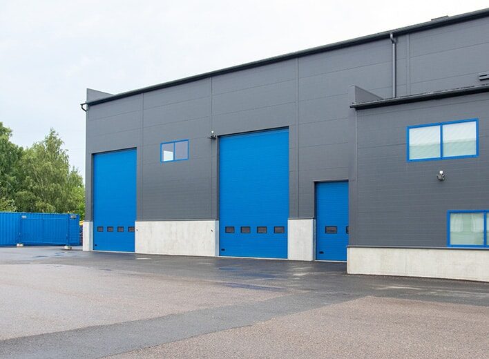 Rauma, Teollisuusovi 50007000, RAL 5010 Stucco lautakuvio